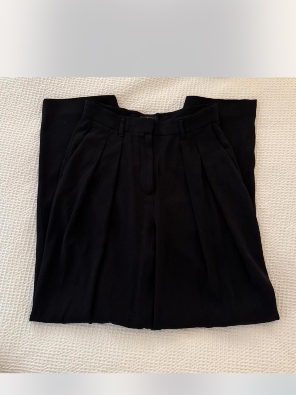 Babaton Black High-Waist Pleated Trousers